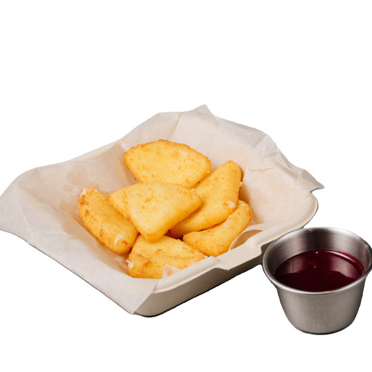 Сырные треугольники с соусом